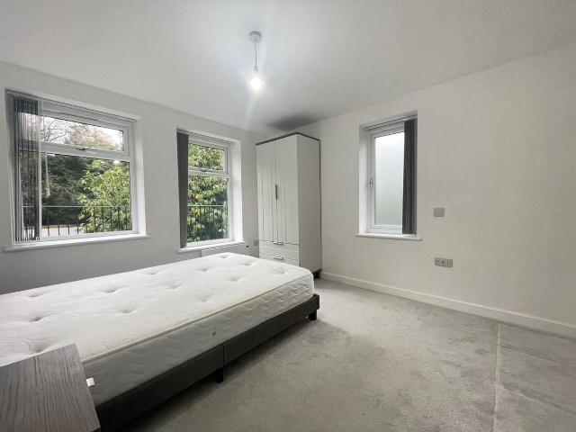 Grove Lane, Leeds, West Yorkshire LS6, 2 bed flat to rent, £1,350 pcm | PrimeLocation