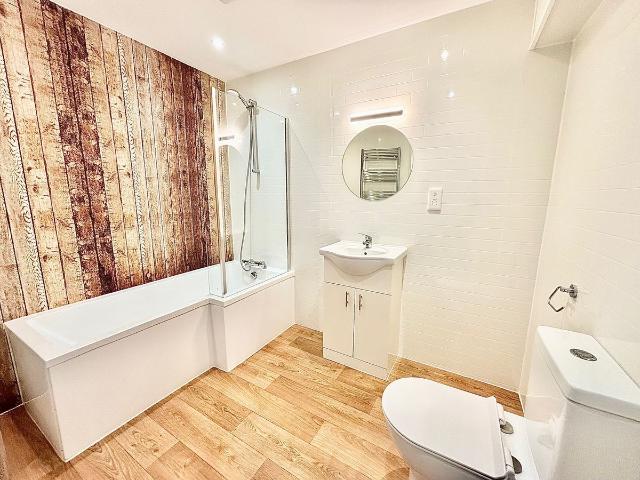 Grove Mansions, London E11, 2 bed flat to rent, £1,850 pcm | PrimeLocation