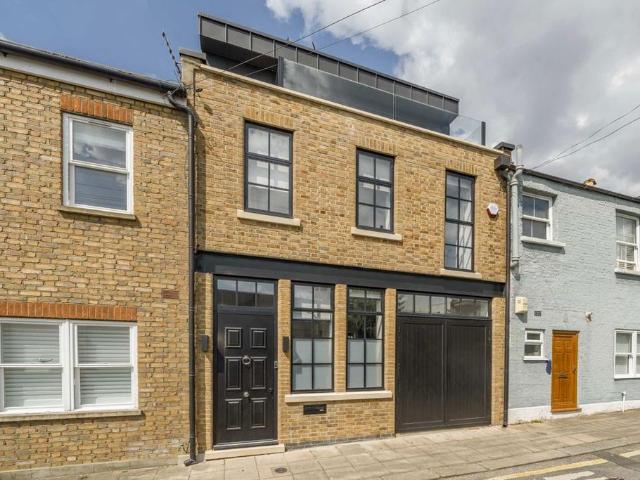 Grove Mews, London W6 3 bed terraced house to rent £6,000 pcm £1,385 pw