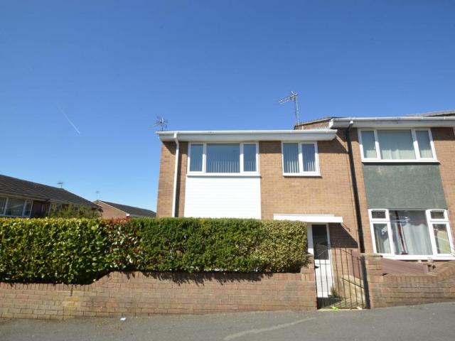 Grove Mount, Pontefract, WF8 2 bed terraced house to rent £850 pcm £196 pw