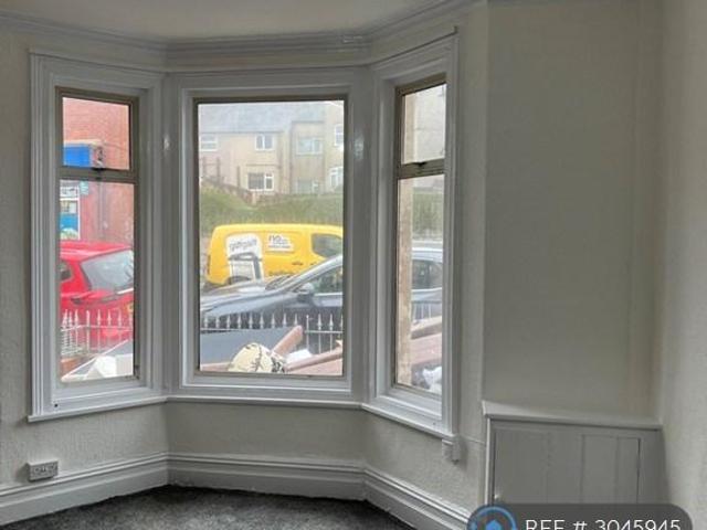 Grove Park, Colwyn Bay, LL29 3 bed detached house to rent £1,050 pcm £242 pw