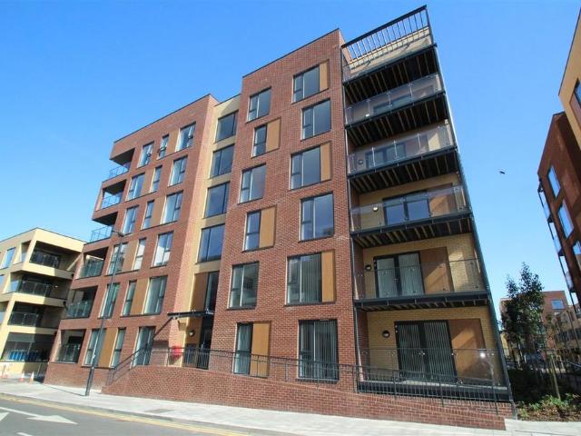 Grove Park, London 1 bed apartment to rent £1,700 pcm £392 pw