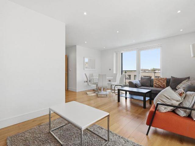 Grove Park, London NW9, 3 bed flat to rent, £2,850 pcm | PrimeLocation