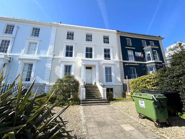 Grove Place, Quayside, TR11 1 bed flat to rent £1,100 pcm £254 pw