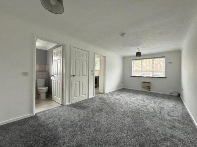 Grove Place, Southampton, SO19 Studio to rent £775 pcm £179 pw