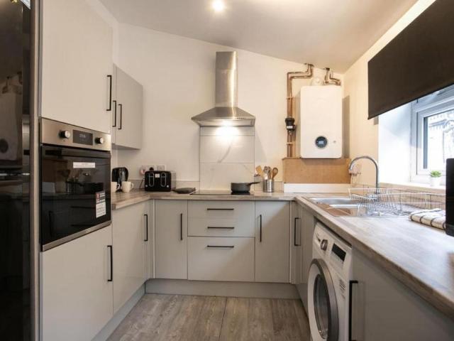 Grove Road, Nottingham NG7, 2 bed flat to rent, £925 pcm | PrimeLocation