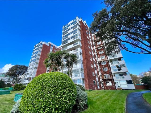 Grove Road, Bournemouth BH1, 2 bed flat to rent, £1,700 pcm | PrimeLocation