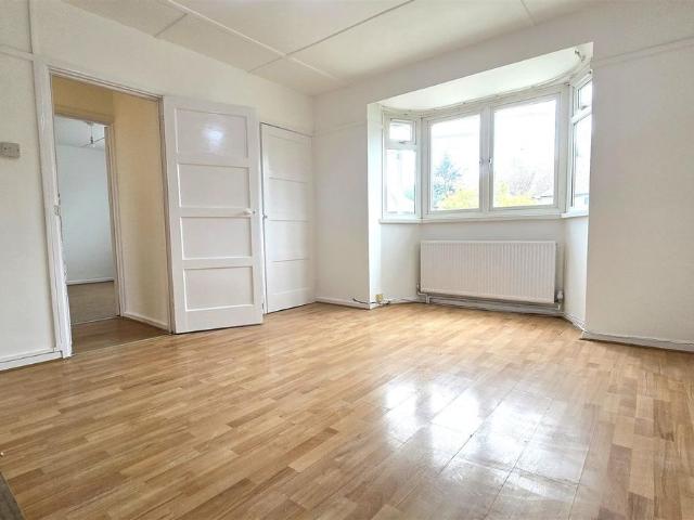 Grove Road, Cockfosters, Barnet EN4, 2 bed flat to rent, £1,950 pcm | PrimeLocation
