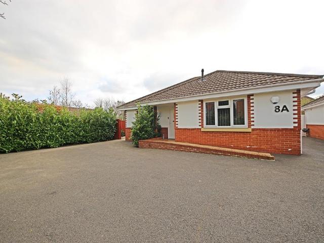 Grove Road East, Christchurch, 3 bed bungalow to rent £1,795 pcm £414 pw