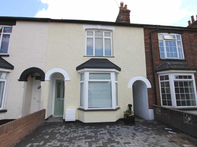 Grove Road, Hitchin 3 bed detached house to rent £1,850 pcm £427 pw
