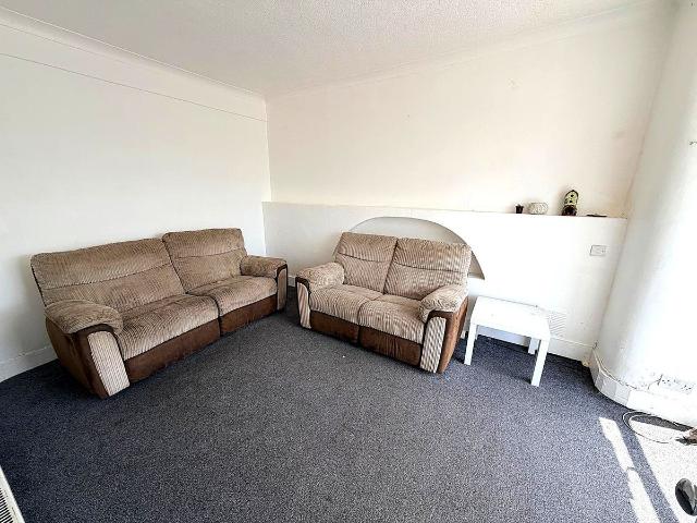 Grove Road, London E18, 4 bed semi detached house to rent, £2,400 pcm | PrimeLocation