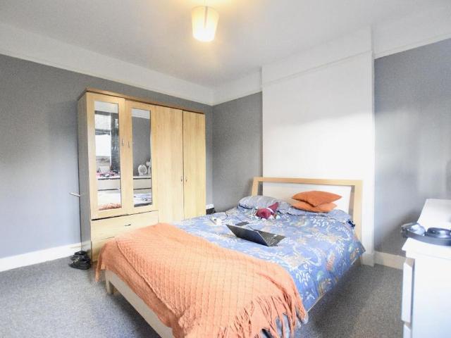 Grove Road, London, RM6 4BJ, United Kingdom | 3 bed duplex for rent #139405215 | Rentberry