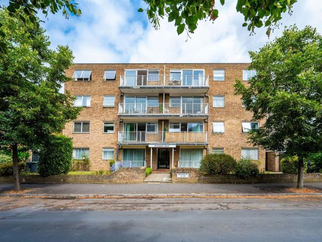 Grove Road, Surbiton KT6, 2 bed flat to rent, £1,900 pcm | PrimeLocation