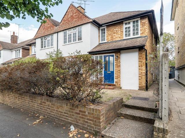 Grove Road, Surbiton 2 bed maisonette to rent £2,150 pcm £496 pw