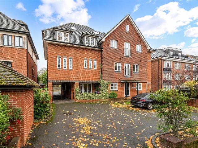 Grove Road, Sutton SM1, 2 bed flat to rent, £1,700 pcm | PrimeLocation