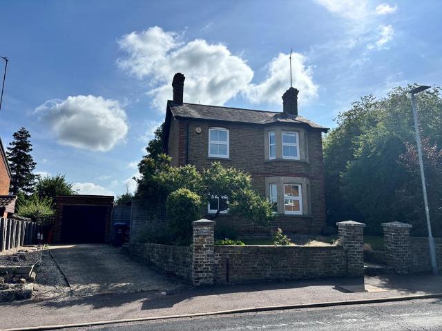 Grove Road, TRING 4 bed detached house to rent £2,300 pcm £531 pw