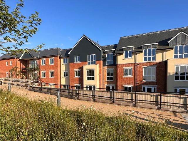 Grove Road, Wantage 2 bed flat to rent £2,100 pcm £485 pw