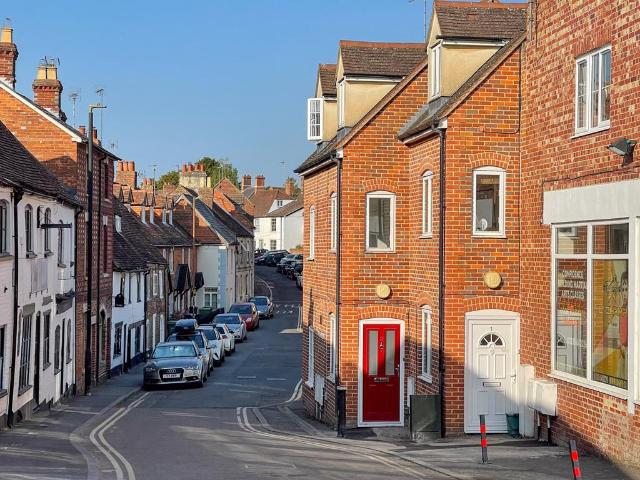 Grove Street, Oxfordshire OX12 2 bed terraced house to rent £1,275 pcm £294 pw