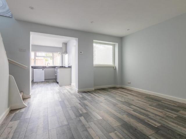 Grove Street, Oxfordshire OX12 3 bed terraced house to rent £1,600 pcm £369 pw
