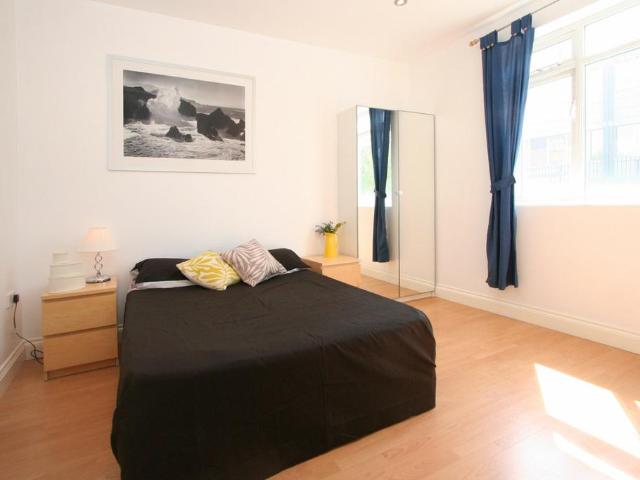 Grove Street, London SE8 1 bed in a house share to rent £1,000 pcm £231 pw