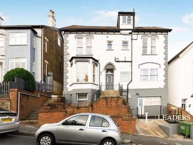 Grovehill Road, RH1 1 bed flat to rent £1,275 pcm £294 pw