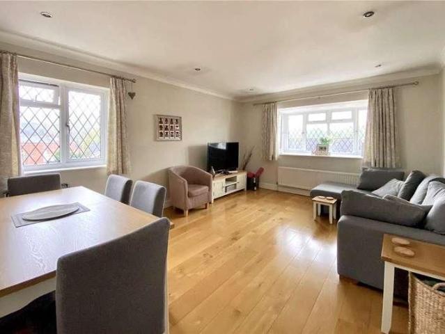 Groves Close, Bourne End, SL8