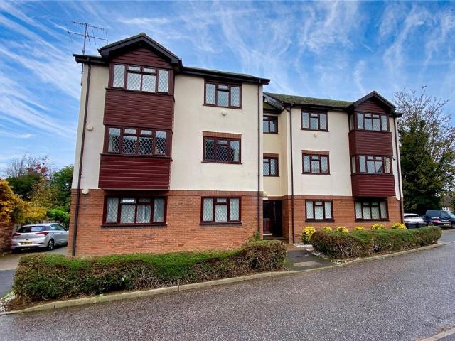 Groves Close, Bourne End, SL8 2 bed apartment to rent £1,625 pcm £375 pw