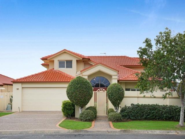 Substantial Family Home in Immaculate Condition