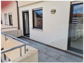 Grozügige 3 Zimmer Wohnung mit Einbauküche und Balkon