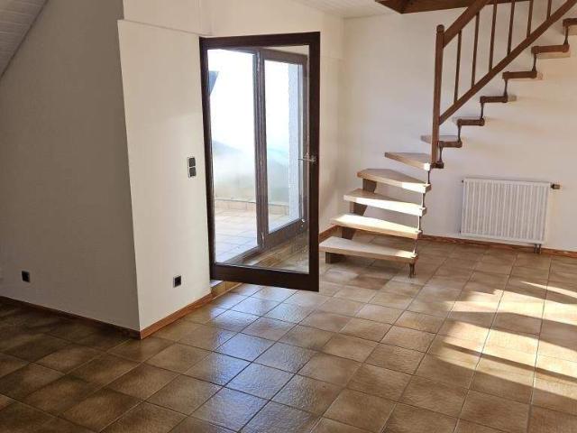 GroÃzÃ¼gige Maisonette Dachgeschosswohnung mit Balkon in Trier Tarforst ab sofort verfÃ¼gbar