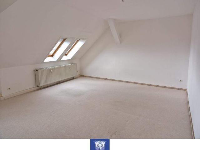GroÃzÃ¼gige Dachgeschosswohnung! EBK! Tageslichtbad!