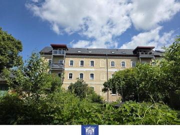 GroÃzÃ¼gige und hochwertige Dachgeschosswohnung mit Balkon! Lift!