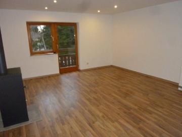 GRÖDIG 2 Zimmer Wohnung mit Balkon und PKW Stellplatz