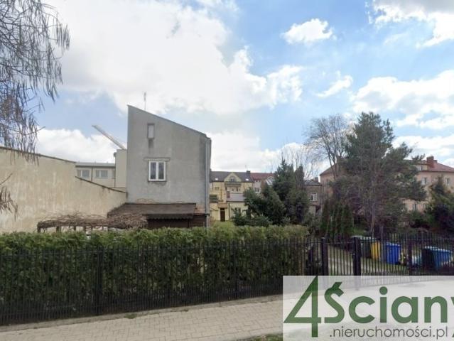 Działka z budynkami pod rozbudowę lub wyburzenie, 720 m² zapraszam
