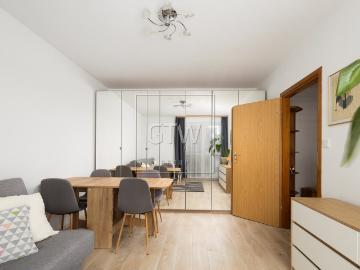 Komfortowe 2 pokojowe mieszkanie z balkonem i komórką