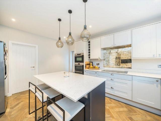 Groom Crescent, London SW18 3 bed detached house to rent £4,000 pcm £923 pw