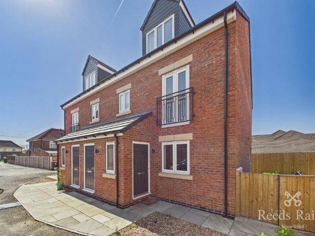 Groot Close, Rotherham S66 2 bed apartment to rent £900 pcm £208 pw