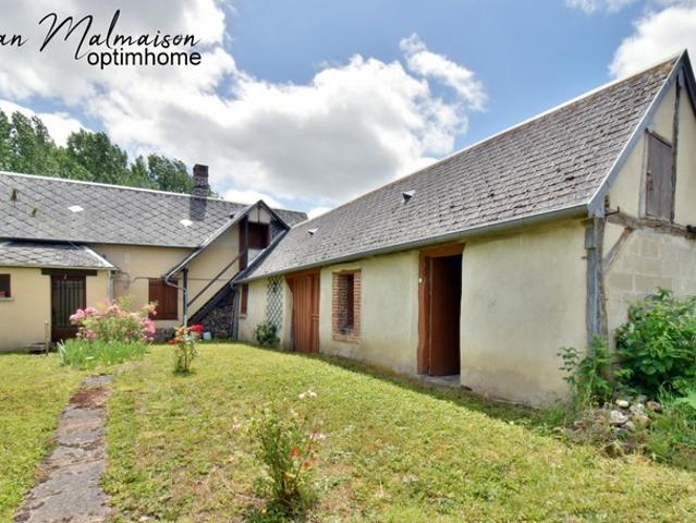 GROS POTENTIEL POUR CETTE MAISON À RÉNOVER