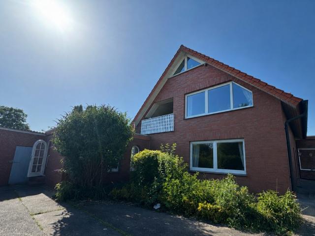 Groß und zeitgemäß! 4 Zi. Obergeschosswohnung mit Dachloggia und Garage