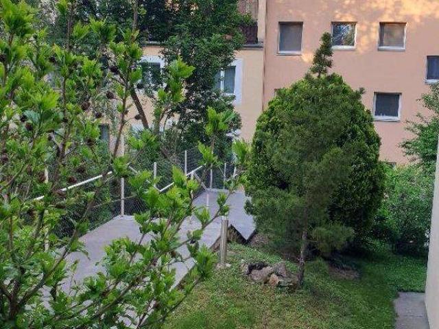 Groß Garconniere mit Balkon in absoluter Ruhelage Nähe Pötzleinsdorfer Schlosspark und Türkenschanzpark