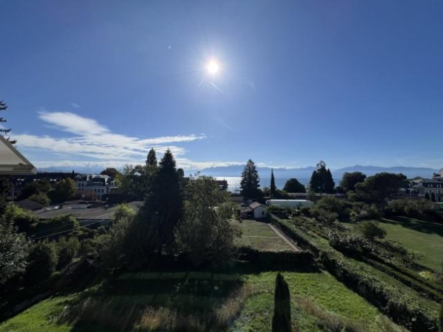 Großartige 2,5 Zimmer Wohnung mit Ausblick auf See und Berge – Morges