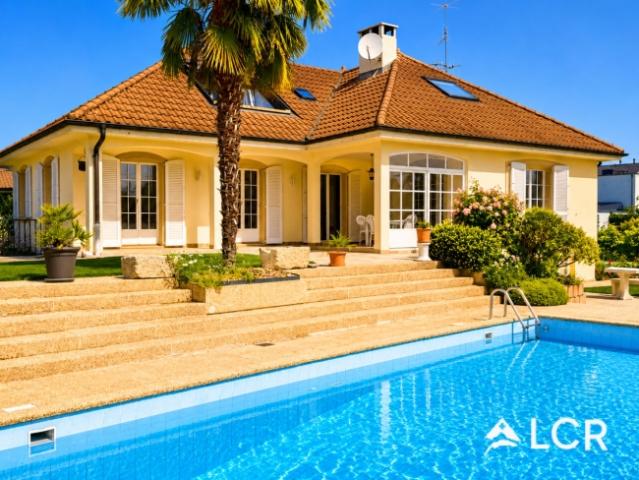 Großartiges Familienhaus mit 8,5 Pence / Garten mit Schwimmbad und eigenständiger Wohnung