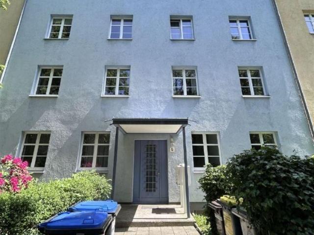 Großezügige 2 Zimmer mit neuem Laminat, Wannenbad und Balkon zum Toppreis!