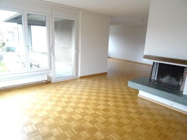 Grosse 3.5 ZW à 102 m² zuoberst im 3. OG