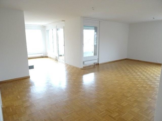 Grosse 3.5 ZW à 102 m² zuoberst im 3. OG