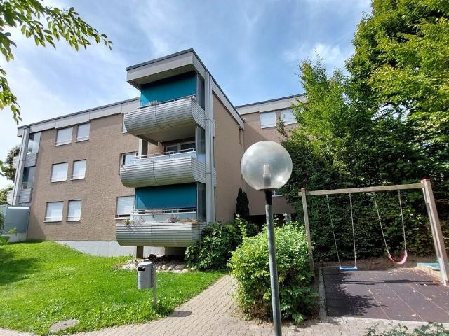 Grosse 3.5 ZW à 102 m² zuoberst im 3. OG