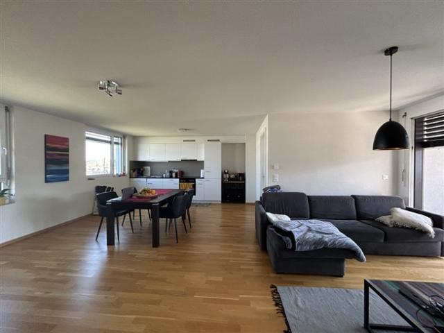 Große 3,5 Zimmer Wohnung in der Nähe aller Annehmlichkeiten
