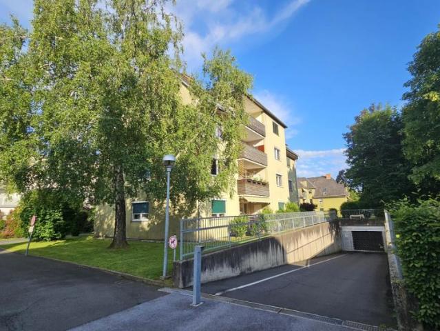 große 3,5 Zimmerwohnung mit Loggia!