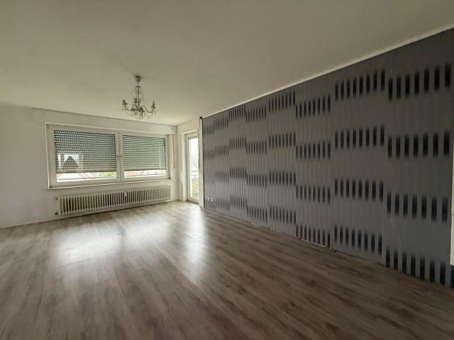 Große 3 Zi Whg. mit Balkon