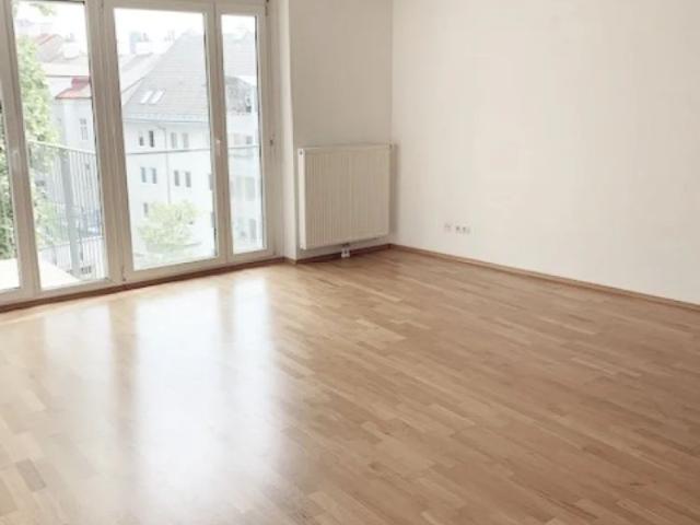 Große 3 Zimmerwohnung mit Balkon in Top Wohngegend